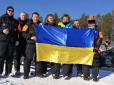 Українські нардепи розгорнули прапор України за полярним колом (фото)