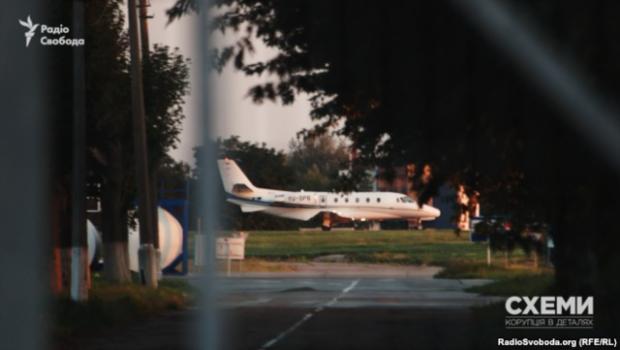 Самолет с бортовым номером YU-SPB садится на аэродроме Борисполь