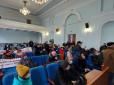 Мирний протест добігає кінця: У Житомирі люди штурмом взяли облраду, вимагають від Зеленського знизити ціну на газ